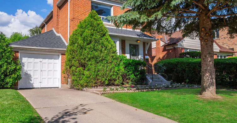 31 Brookview Drive, Toronto, ON, M6A 2K4 - 2