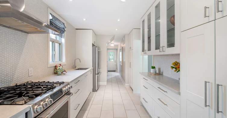 31 Brookview Drive, Toronto, ON, M6A 2K4 - 12
