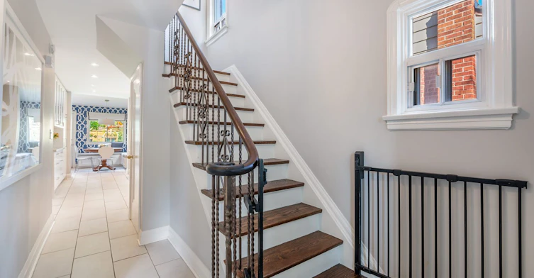 31 Brookview Drive, Toronto, ON, M6A 2K4 - 16
