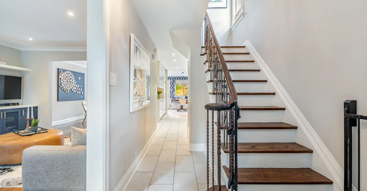 31 Brookview Drive, Toronto, ON, M6A 2K4 - 4