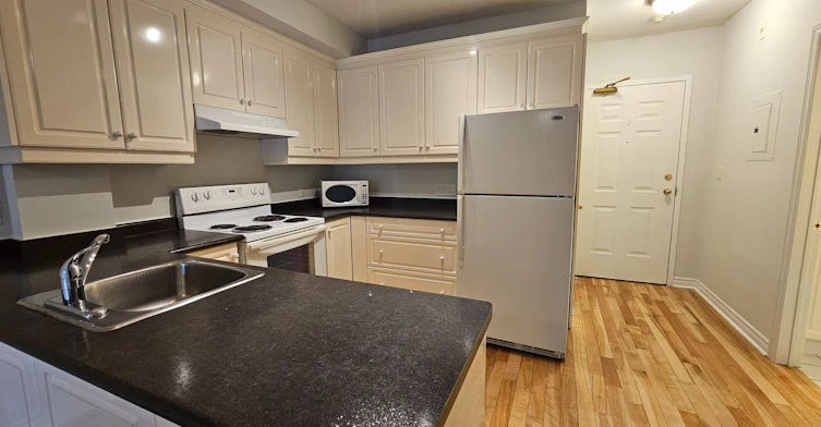 203-648A Yonge Street, Toronto, ON, M4Y 2A6 - 4