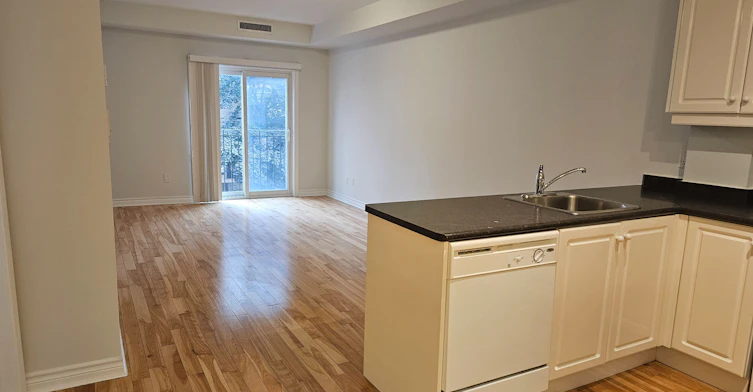 203-648A Yonge Street, Toronto, ON, M4Y 2A6 - 7