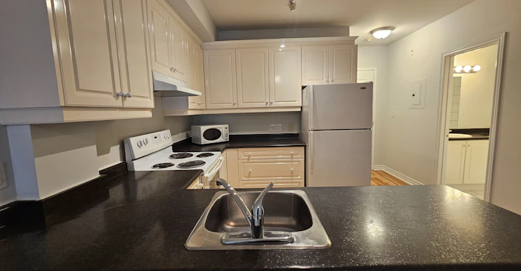 203-648A Yonge Street, Toronto, ON, M4Y 2A6 - 5