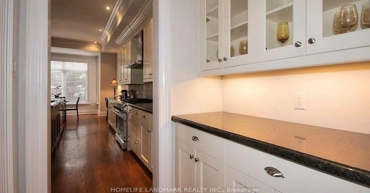 8 Haddon Street, Toronto, ON, M5M 3M9 - 6