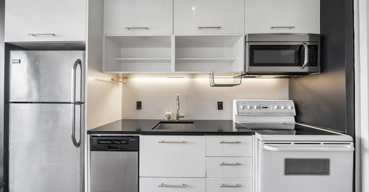917-51 Trolley Crescent, Toronto, ON, M5A 0E9 - 8