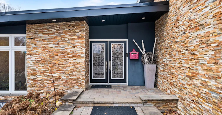 40 Heathview Avenue, Toronto, ON, M2K 2C1 - 2