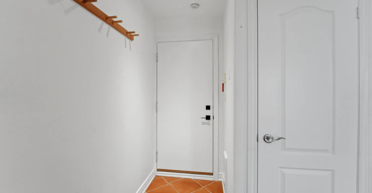 Apt 2-180 Bellwoods Avenue, Toronto, ON, M6J 2P9 - 4