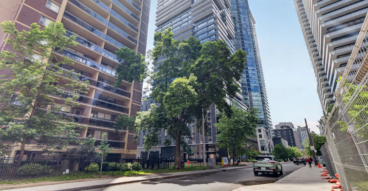 4303-55 Charles Street E, Toronto, ON, M4Y 0J1