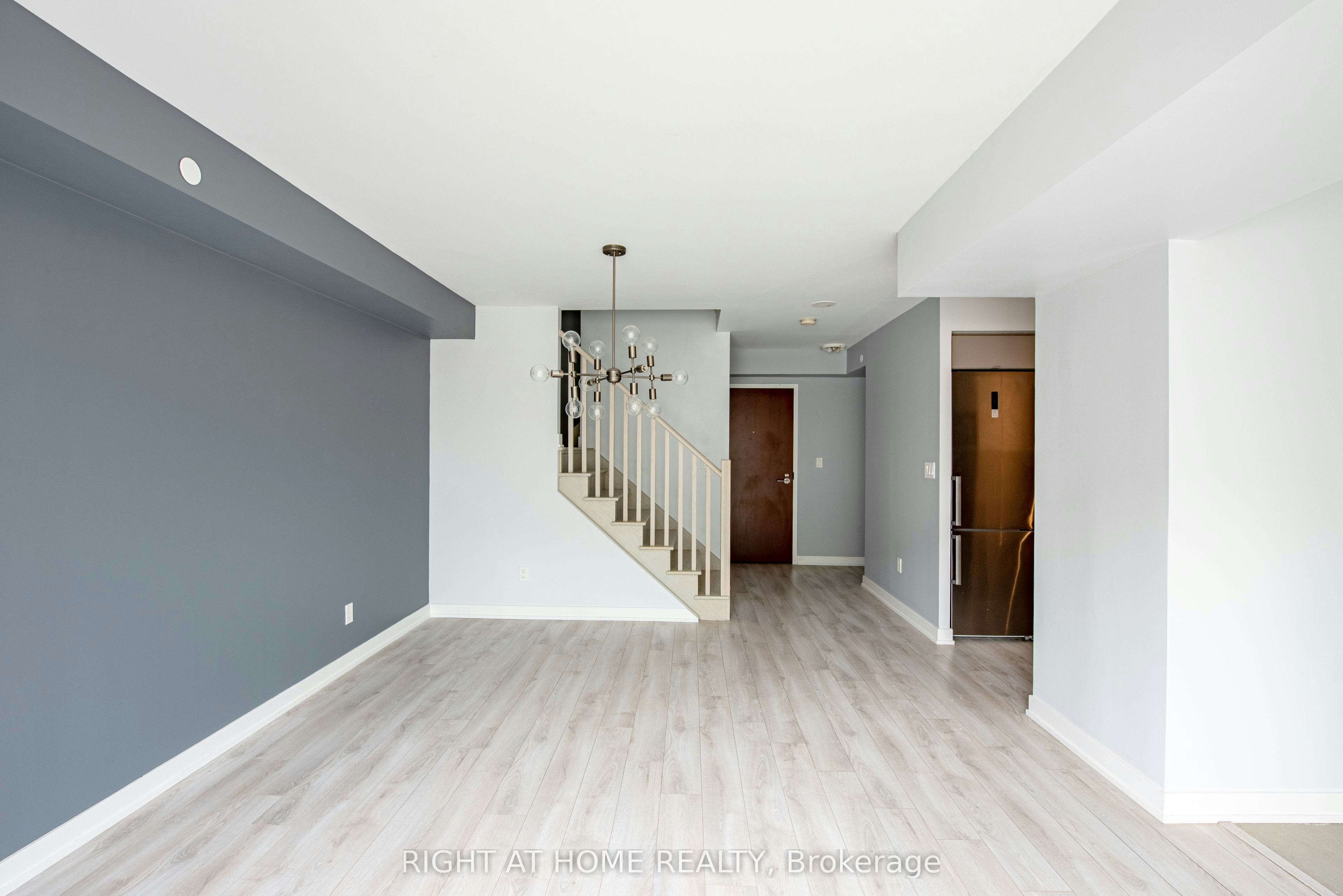 101-118 Varna Drive, Toronto, ON, M6A 1N3 - 6