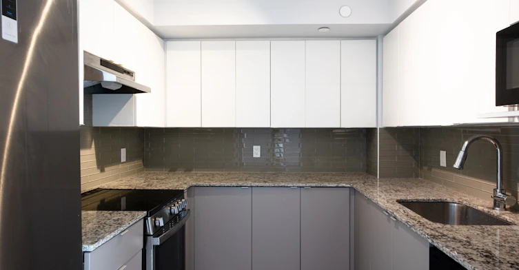 101-118 Varna Drive, Toronto, ON, M6A 1N3 - 8