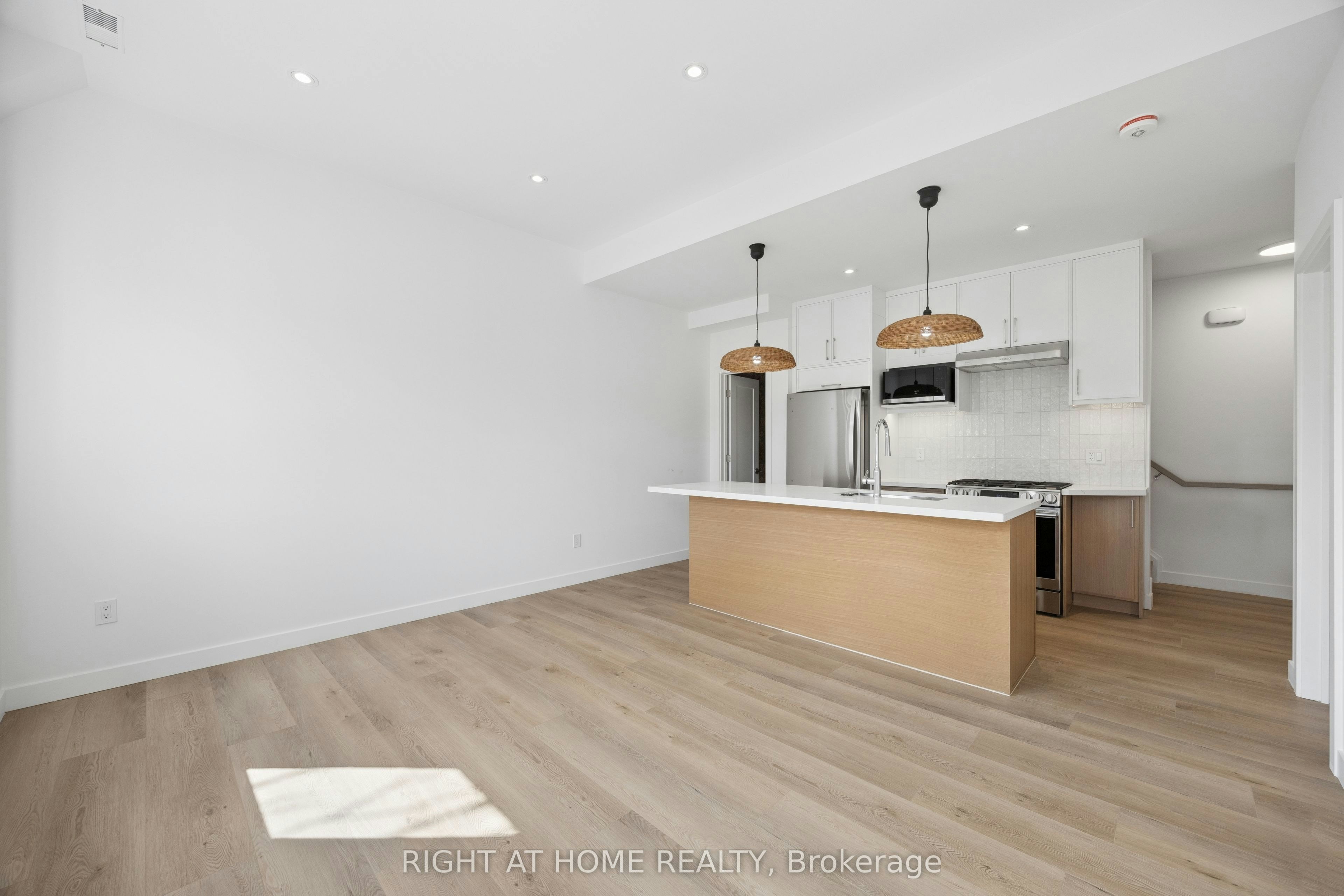 5-91 Barton Avenue, Toronto, ON, M6G 1P7 - 9