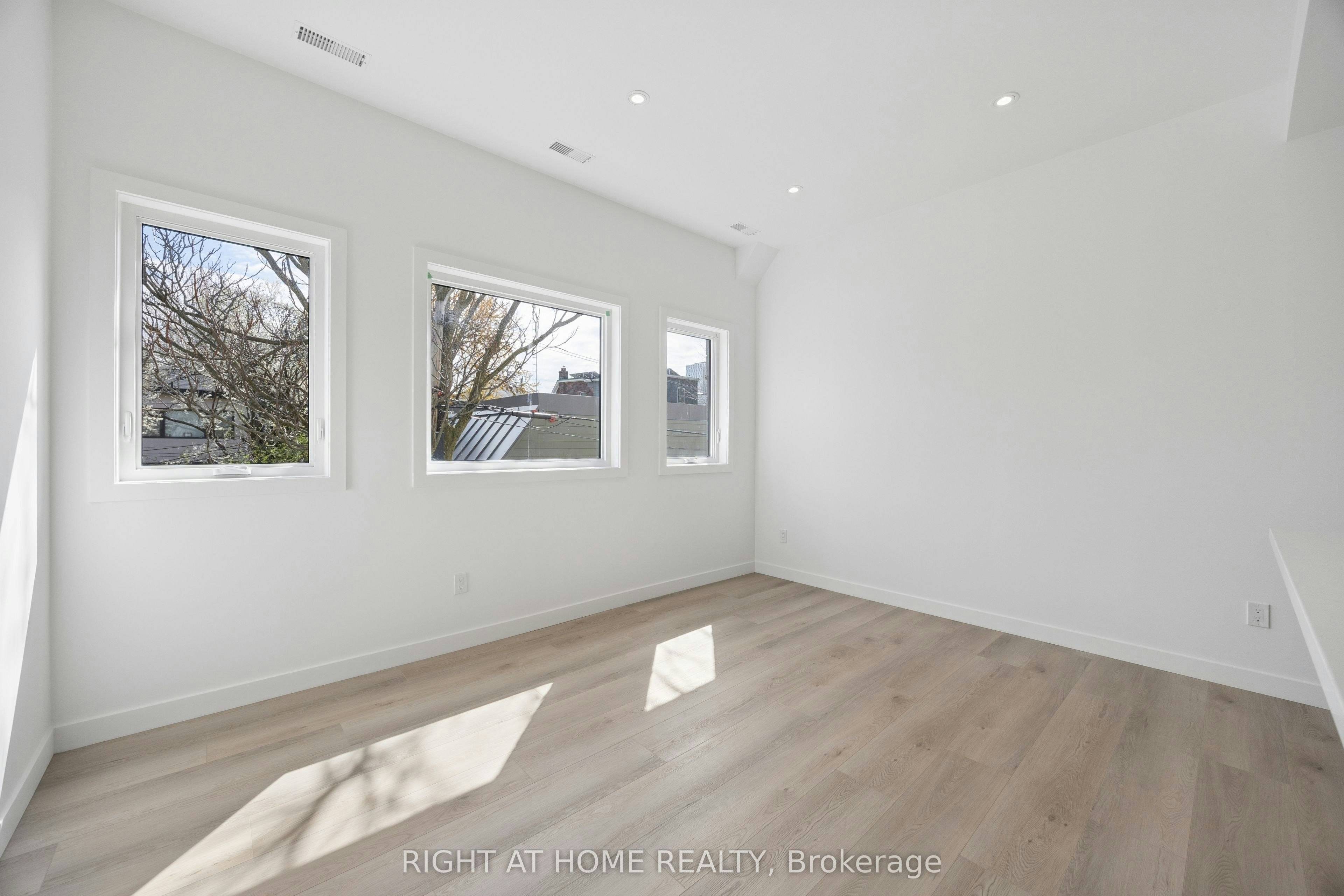 5-91 Barton Avenue, Toronto, ON, M6G 1P7 - 13