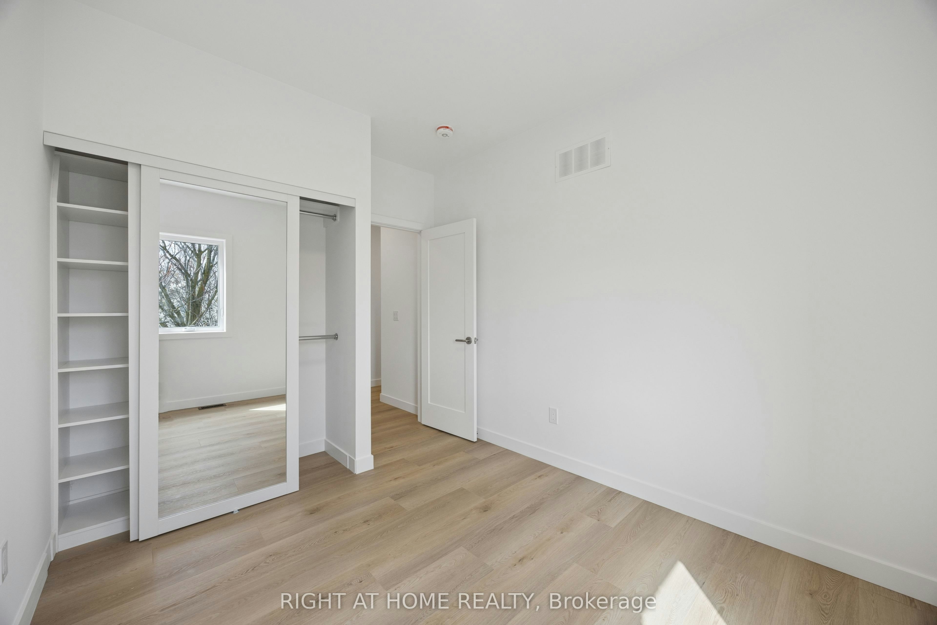 5-91 Barton Avenue, Toronto, ON, M6G 1P7 - 18