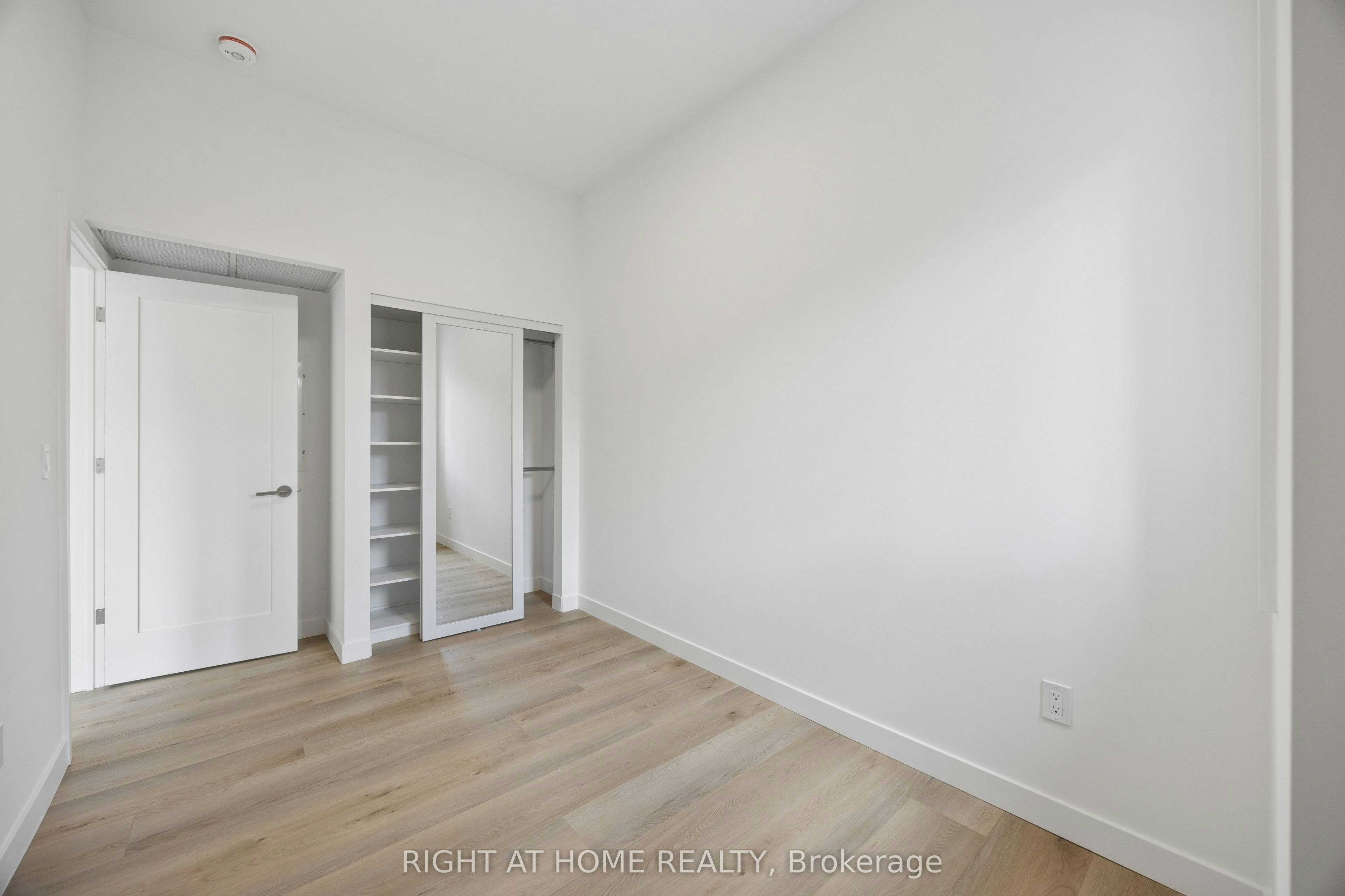 5-91 Barton Avenue, Toronto, ON, M6G 1P7 - 15