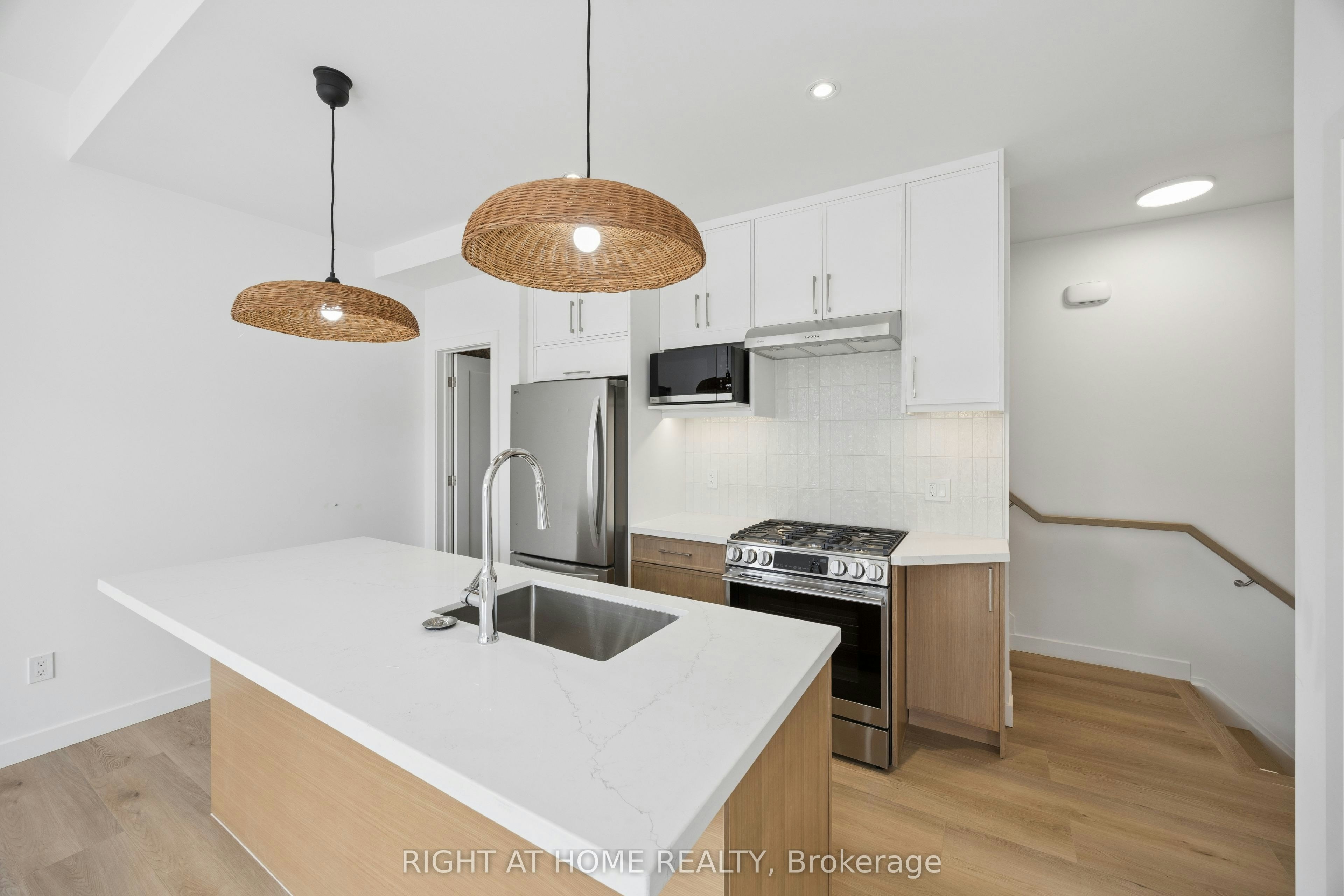 5-91 Barton Avenue, Toronto, ON, M6G 1P7 - 6