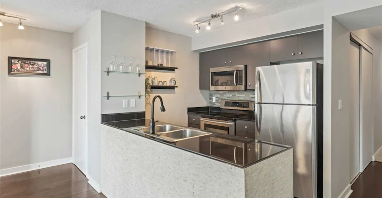 2911-381 Front Street, Toronto, ON, M5V 3R8 - 3