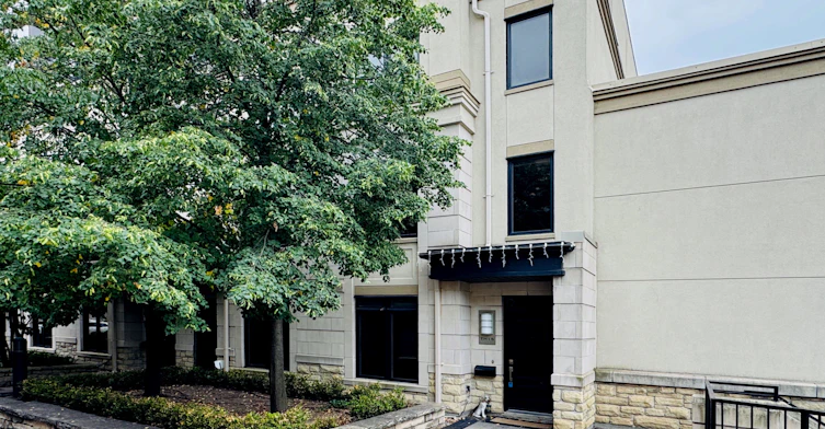 15-7 Oakburn Crescent, Toronto, ON, M2N 2T5