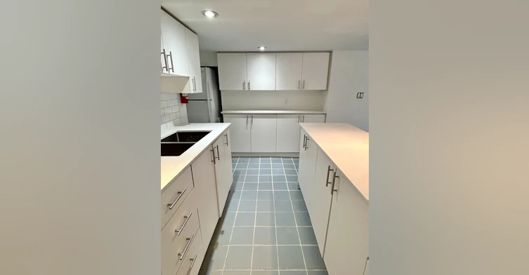 Lower-375 Palmerston Boulevard, Toronto, ON, M6G 2N5 - 4