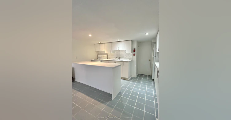 Lower-375 Palmerston Boulevard, Toronto, ON, M6G 2N5