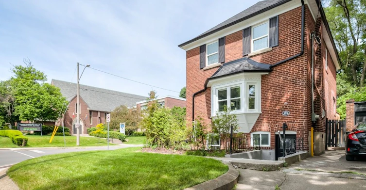 Lower-674 Eglinton Avenue E, Toronto, ON, M4G 2K5 - 10