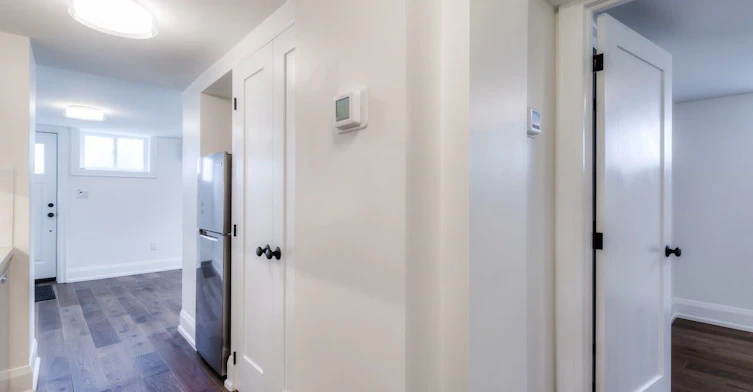 Lower-674 Eglinton Avenue E, Toronto, ON, M4G 2K5 - 5