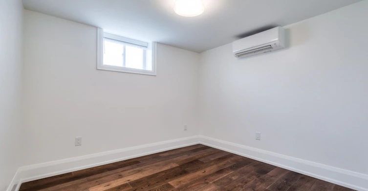 Lower-674 Eglinton Avenue E, Toronto, ON, M4G 2K5 - 4