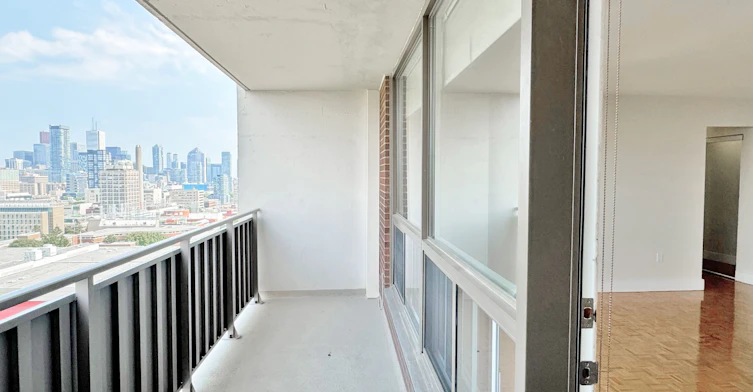 810-666 Spadina Avenue, Toronto, ON, M5S 2H8 - 11