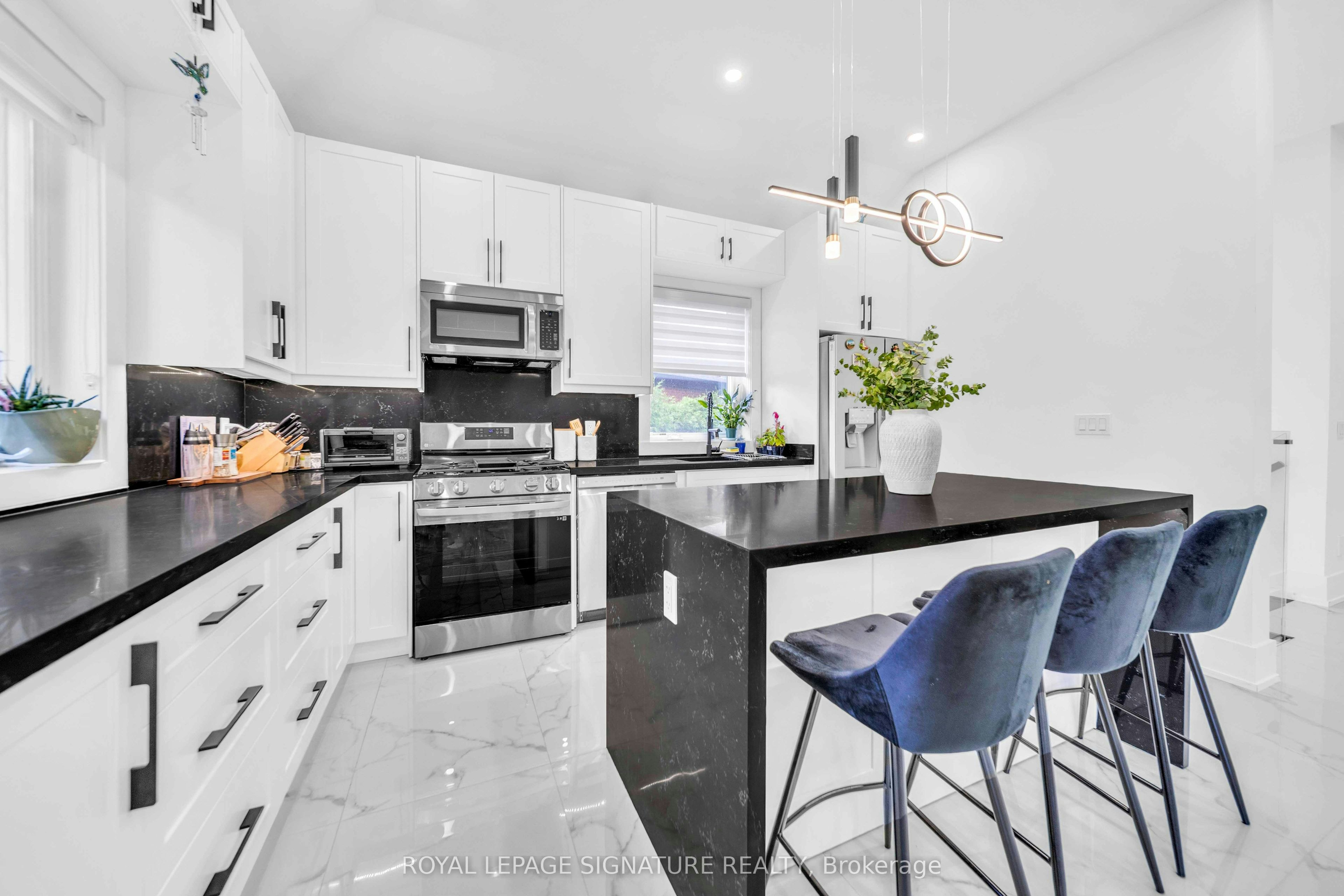 3 Pamcrest Drive, Toronto, ON, M2M 2L9 - 9