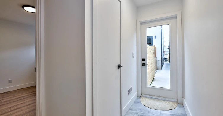 CoachHs-50A Lanark Avenue, Toronto, ON, M6C 2B4