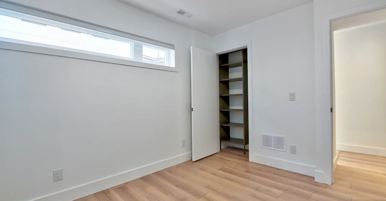 CoachHs-50A Lanark Avenue, Toronto, ON, M6C 2B4 - 3