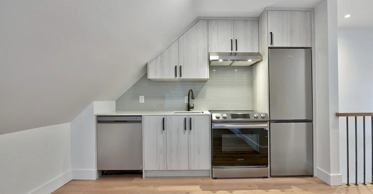 CoachHs-50A Lanark Avenue, Toronto, ON, M6C 2B4 - 6