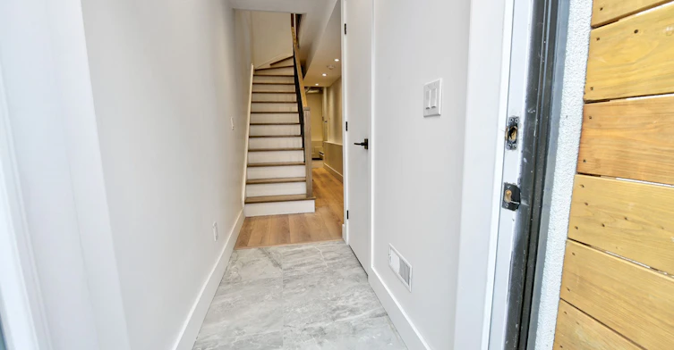 CoachHs-50A Lanark Avenue, Toronto, ON, M6C 2B4 - 2