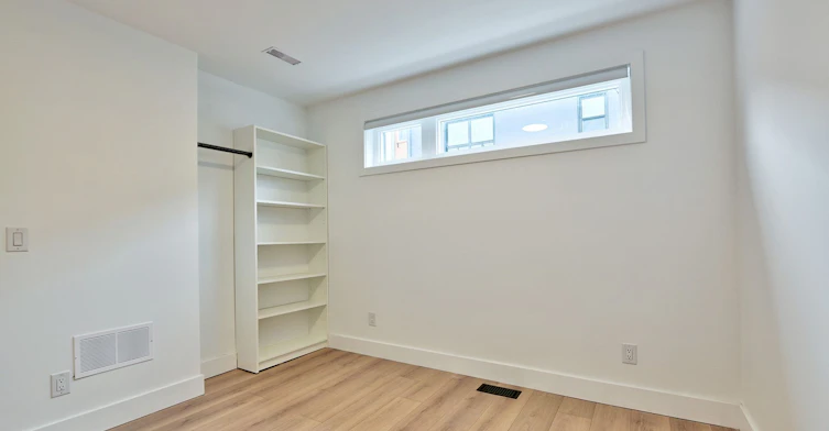 CoachHs-50A Lanark Avenue, Toronto, ON, M6C 2B4 - 7