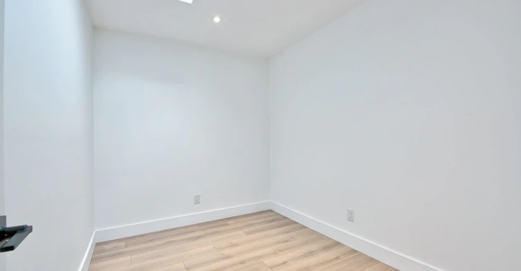 CoachHs-50A Lanark Avenue, Toronto, ON, M6C 2B4 - 9
