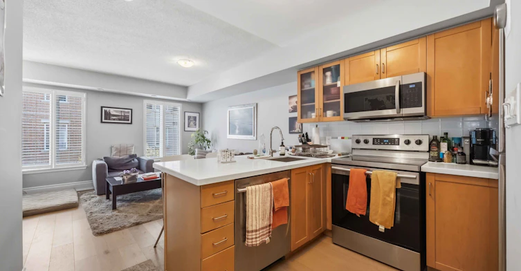 616-38 Western Battery Road, Toronto, ON, M6K 3P1 - 3