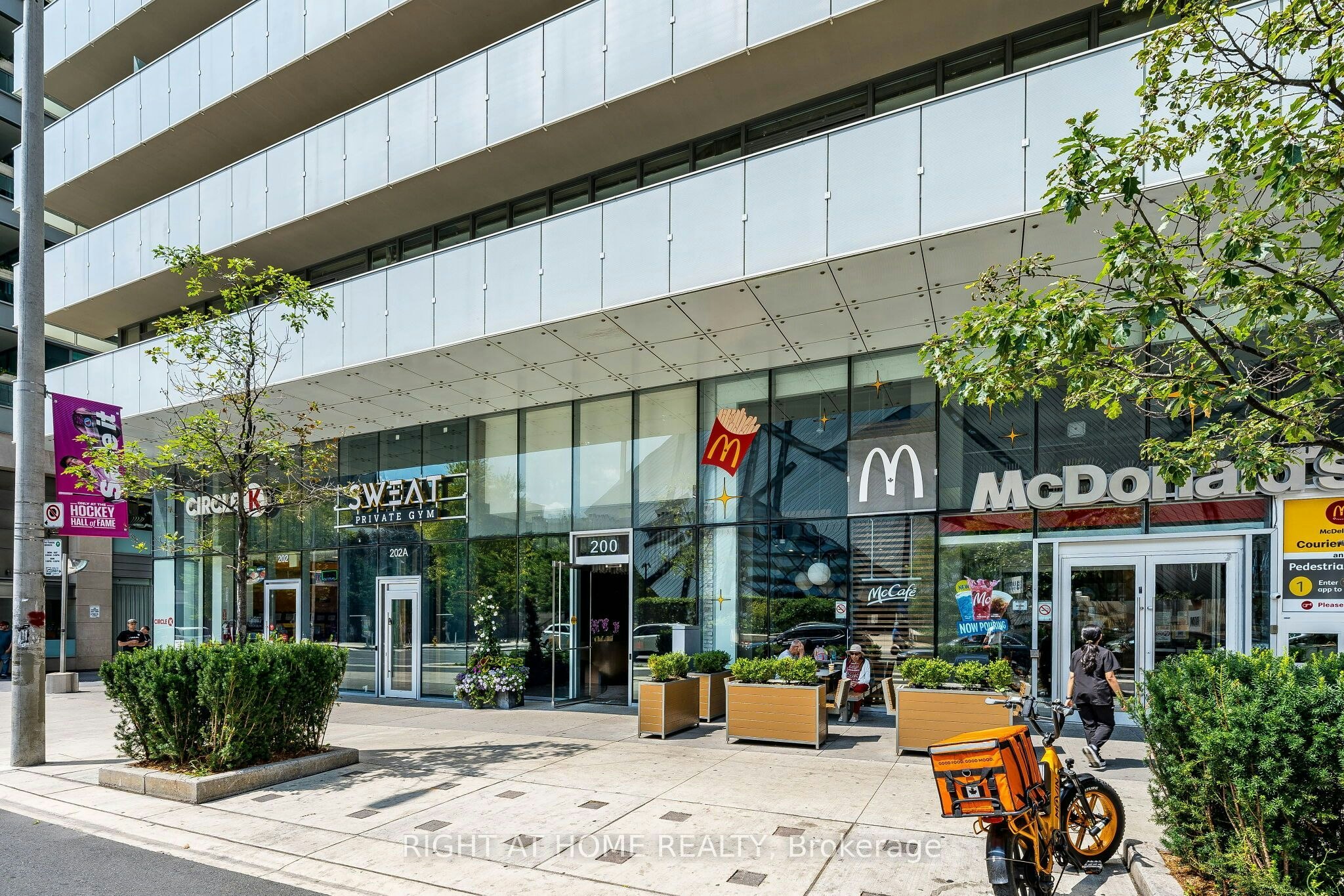 1604-200 Bloor Street W, Toronto, ON, M5S 0B1 - 4