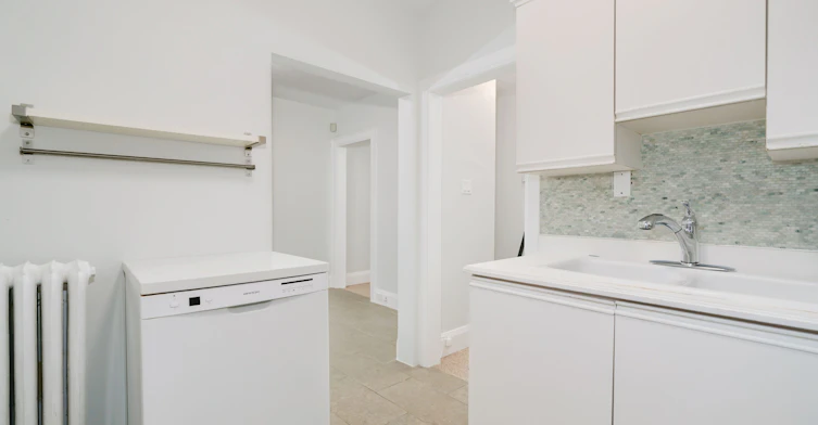 Unit 2-27 Hillsboro Avenue, Toronto, ON, M5R 1S6 - 6