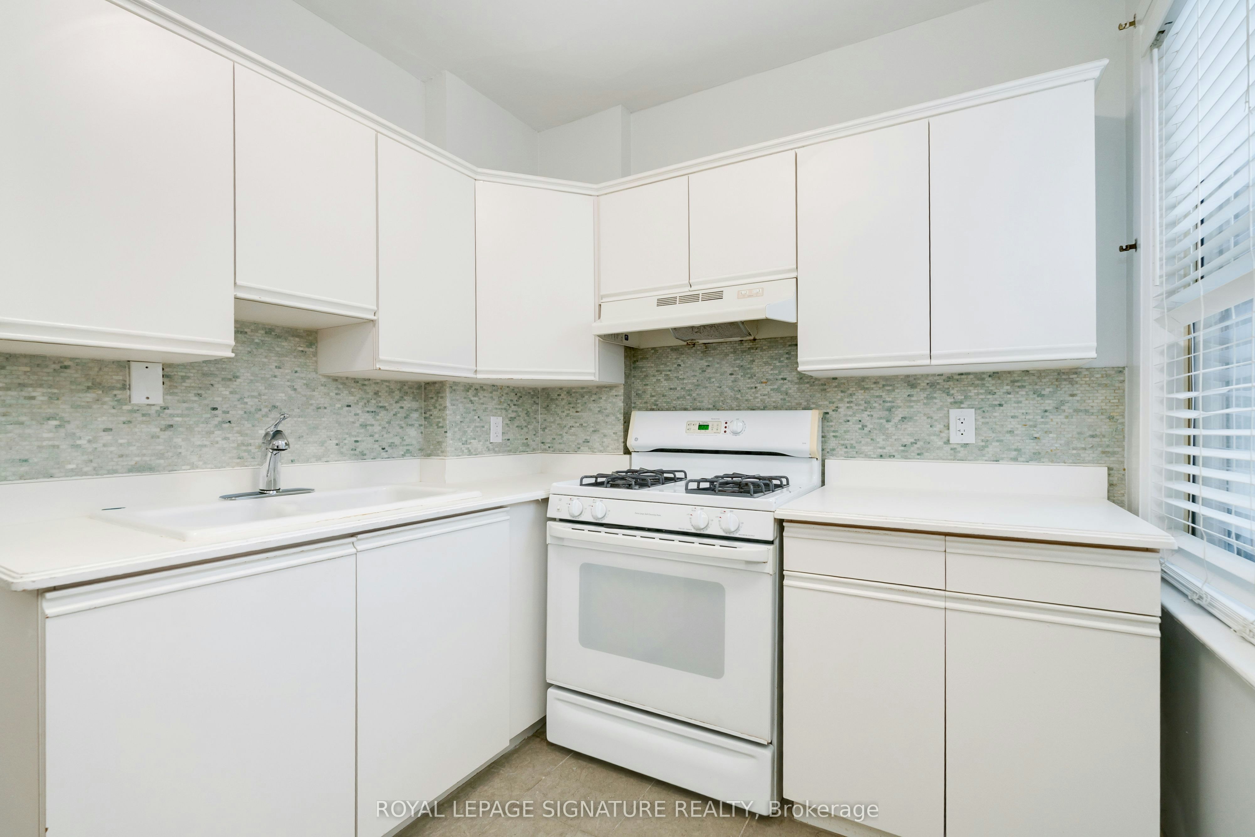 Unit 2-27 Hillsboro Avenue, Toronto, ON, M5R 1S6 - 5