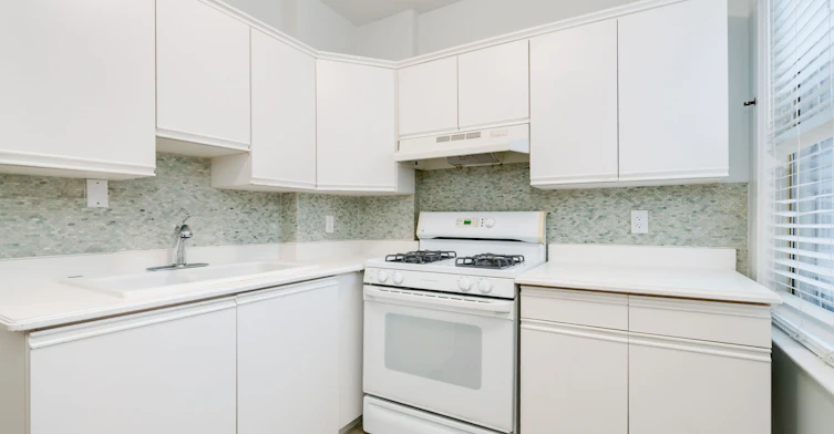 Unit 2-27 Hillsboro Avenue, Toronto, ON, M5R 1S6 - 5