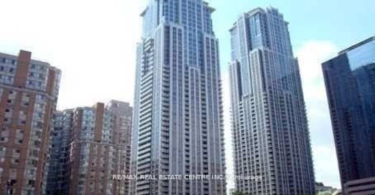 204-761 Bay Street, Toronto, ON, M5G 2R2