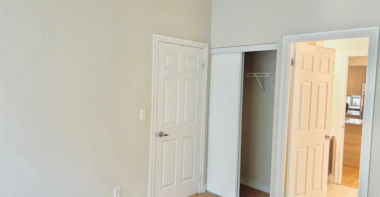 204-761 Bay Street, Toronto, ON, M5G 2R2 - 2