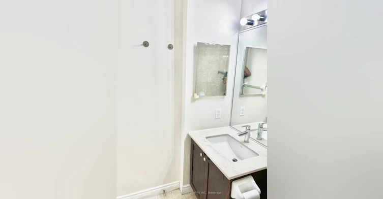 204-761 Bay Street, Toronto, ON, M5G 2R2 - 12