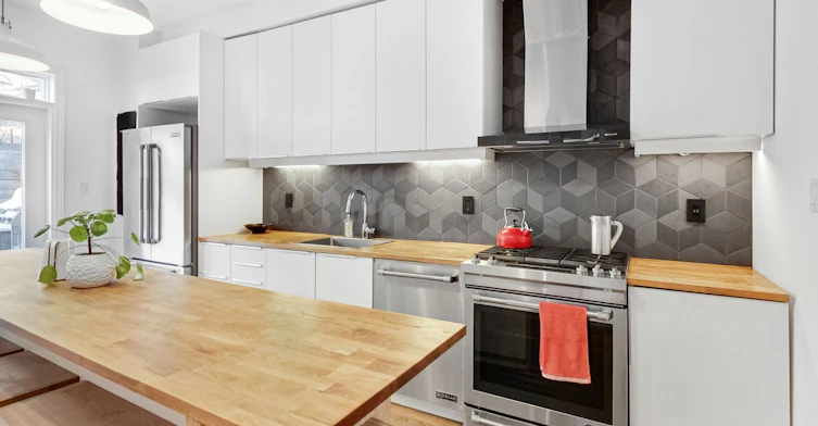 Main & Lower-141 Claremont Street E, Toronto, ON, M6J 2M7 - 6