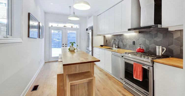 Main & Lower-141 Claremont Street E, Toronto, ON, M6J 2M7 - 5