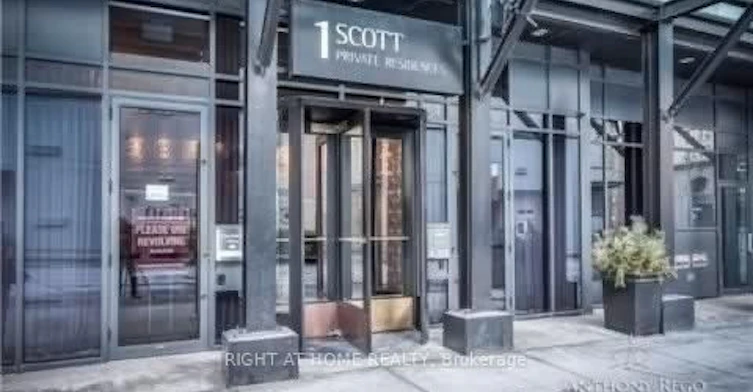 2910-1 Scott Street, Toronto, ON, M5E 1A1 - 2