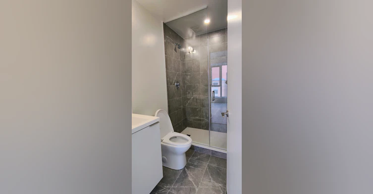 504-400 King Street, Toronto, ON, M5V 0X8 - 4
