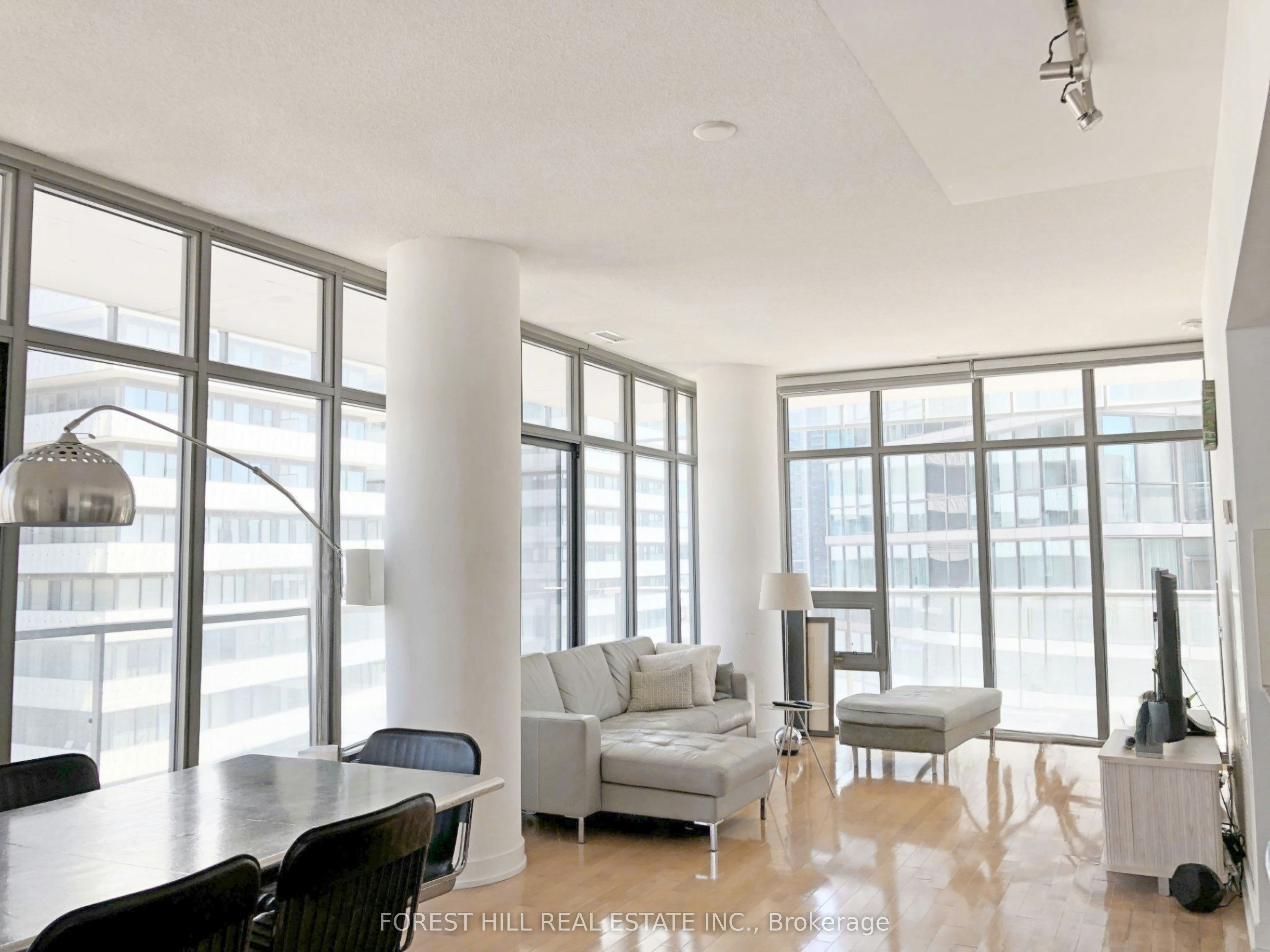 2511-33 Charles Street E, Toronto, ON, M4Y 1R9