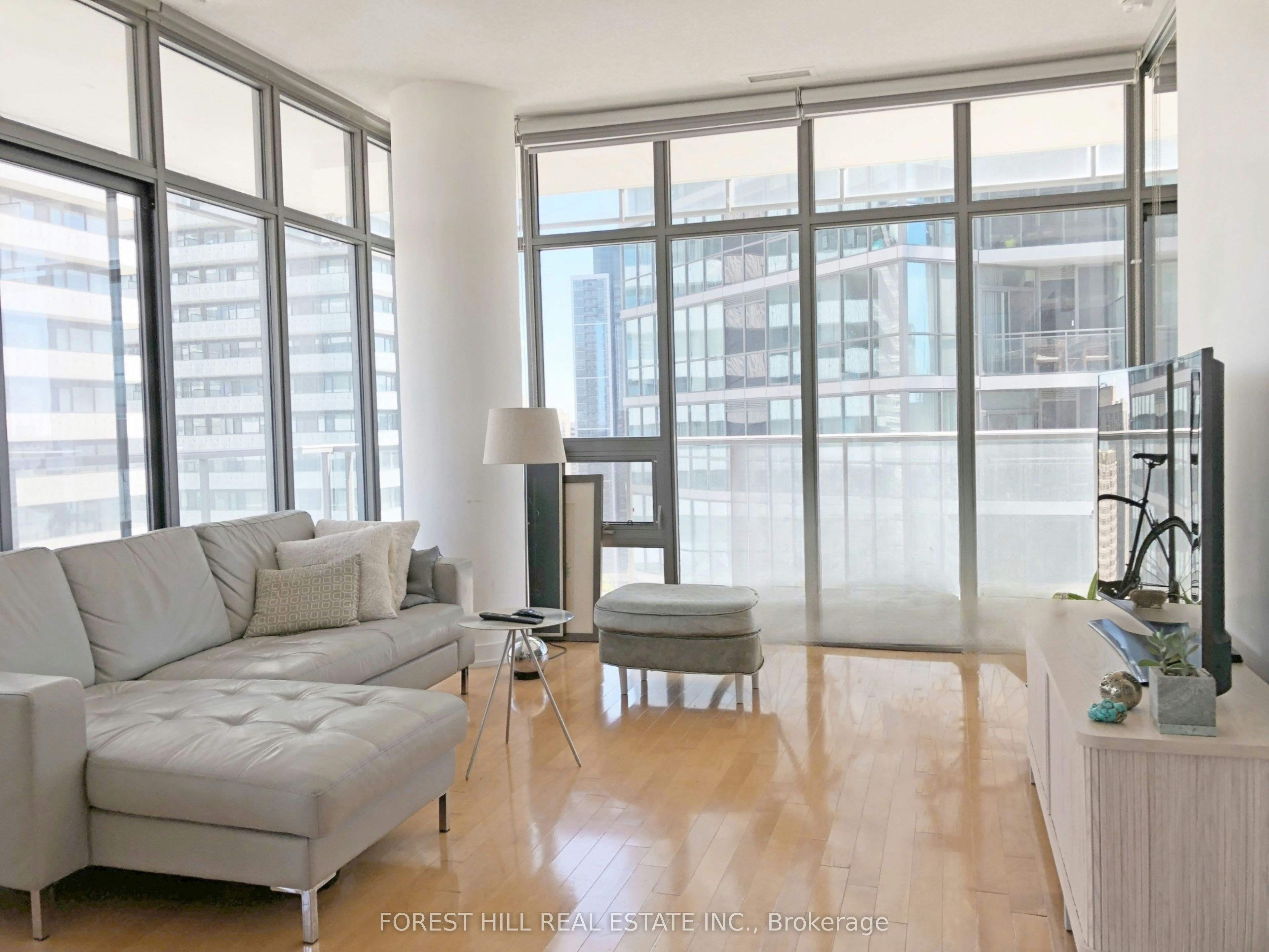 2511-33 Charles Street E, Toronto, ON, M4Y 1R9 - 4