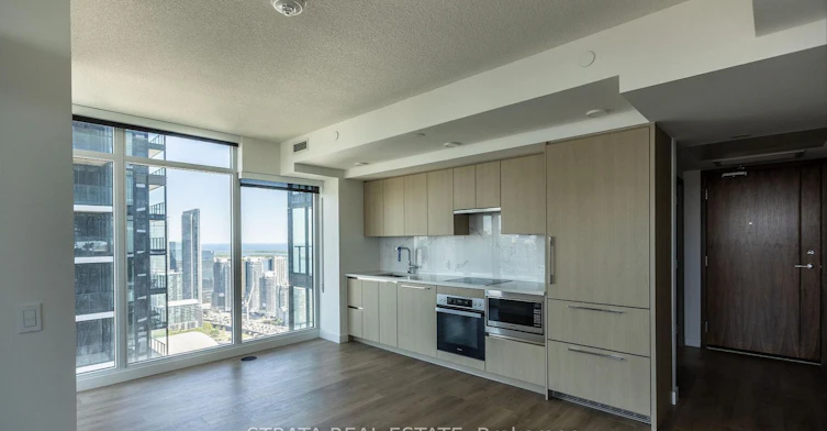 5705-3 Concord Cityplace Way, Toronto, ON, M5V 0X4 - 2