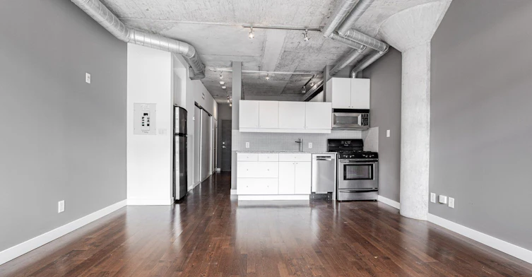 605-42 Camden Street, Toronto, ON, M5V 1V1 - 2